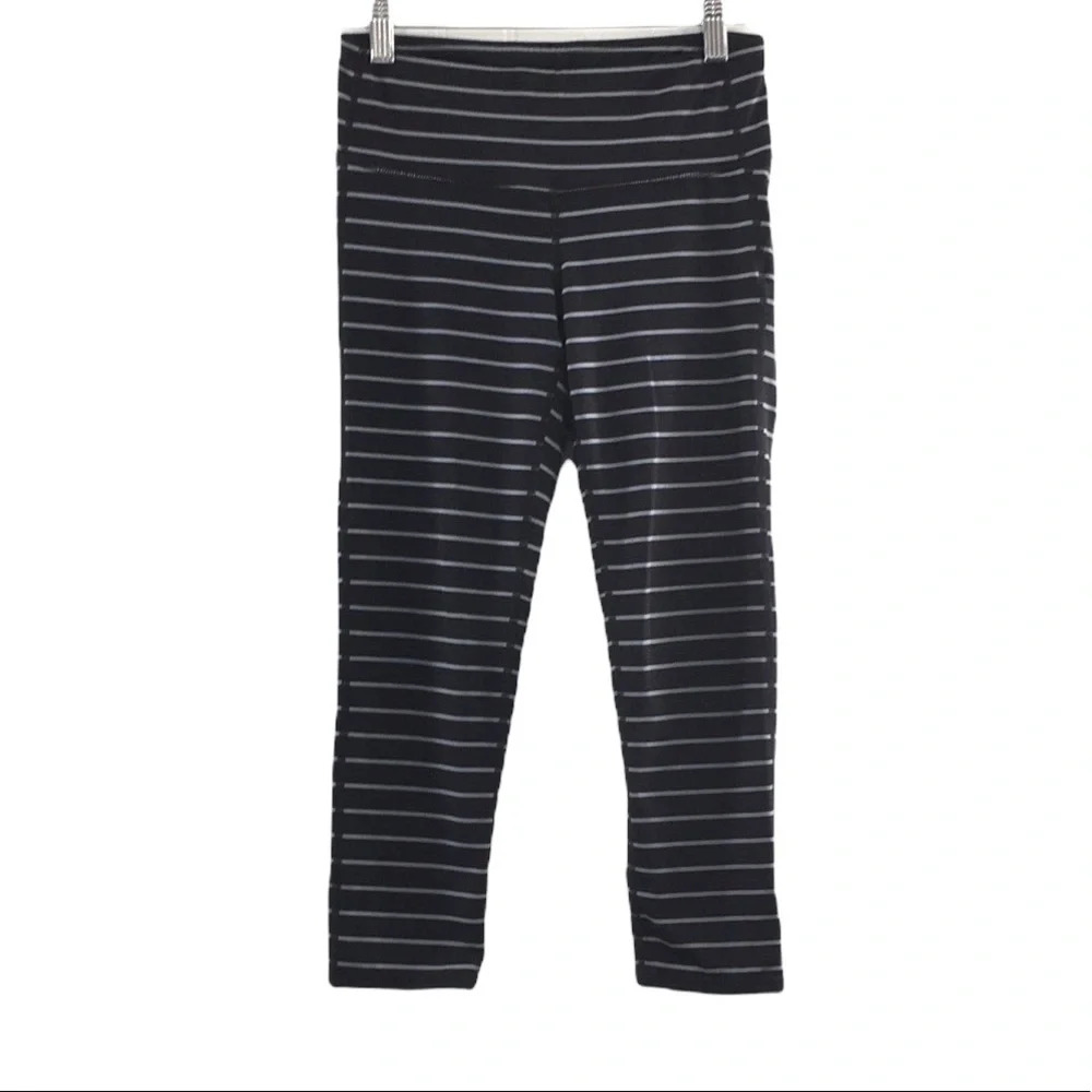 Athleta Black Gray Striped‎ Chaturanga Capri Womens XS Yoga Pants Activewear